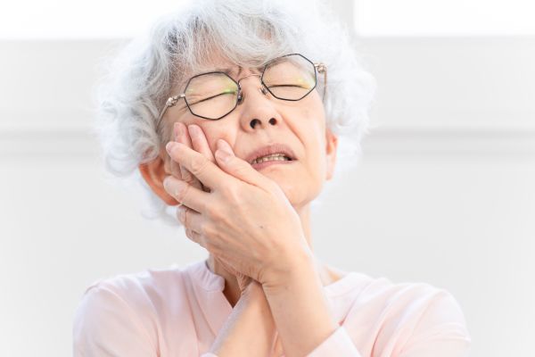 When To Go To An Emergency Dentist For A Toothache